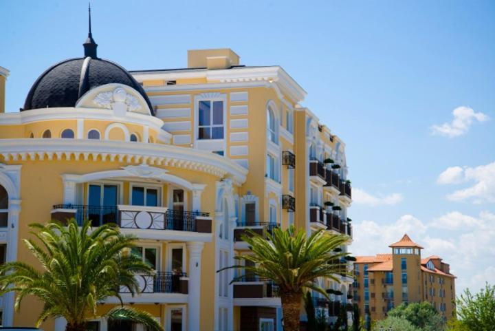 Messembria Palace *